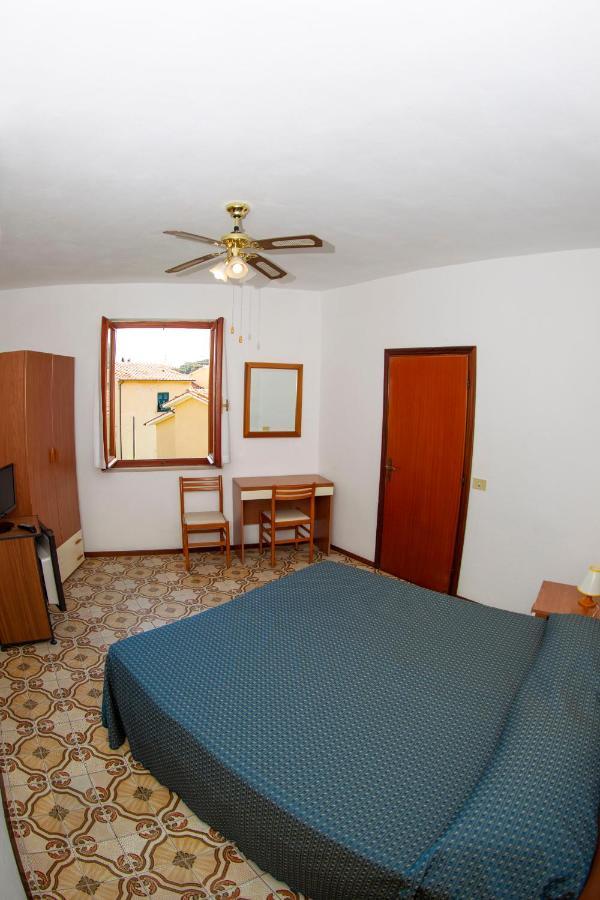 Hotel Anselmi Марчана Марина Екстериор снимка