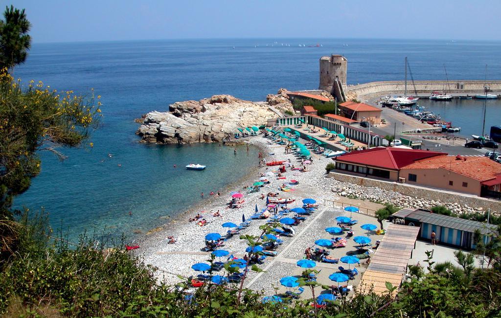 Hotel Anselmi Марчана Марина Екстериор снимка