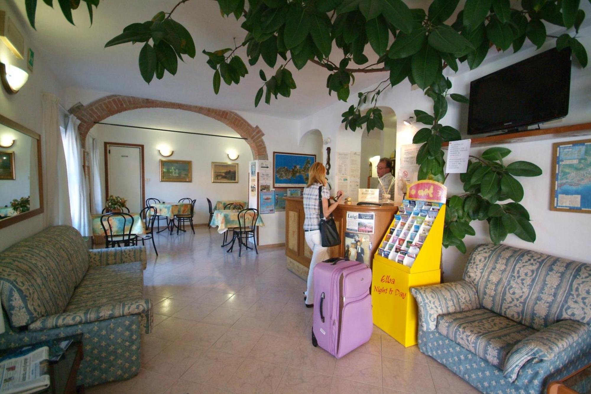 Hotel Anselmi Марчана Марина Екстериор снимка