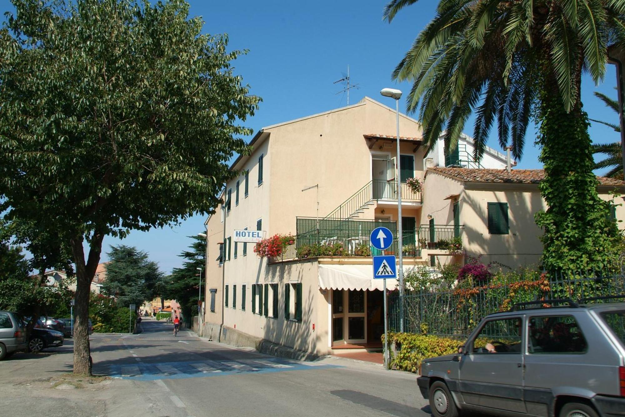 Hotel Anselmi Марчана Марина Екстериор снимка