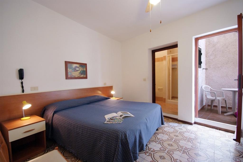 Hotel Anselmi Марчана Марина Екстериор снимка
