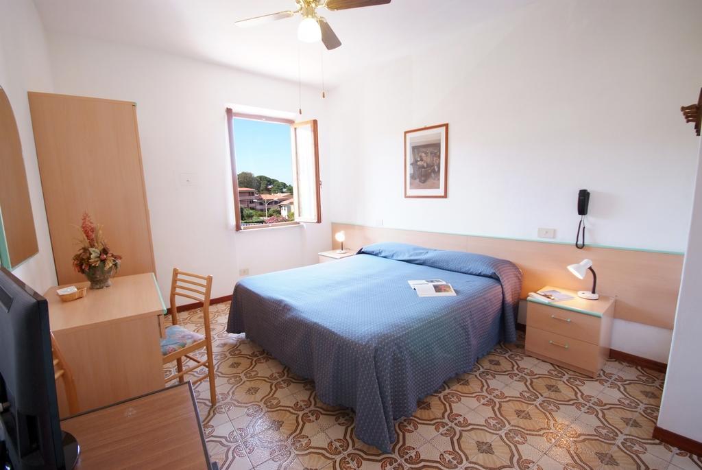 Hotel Anselmi Марчана Марина Екстериор снимка