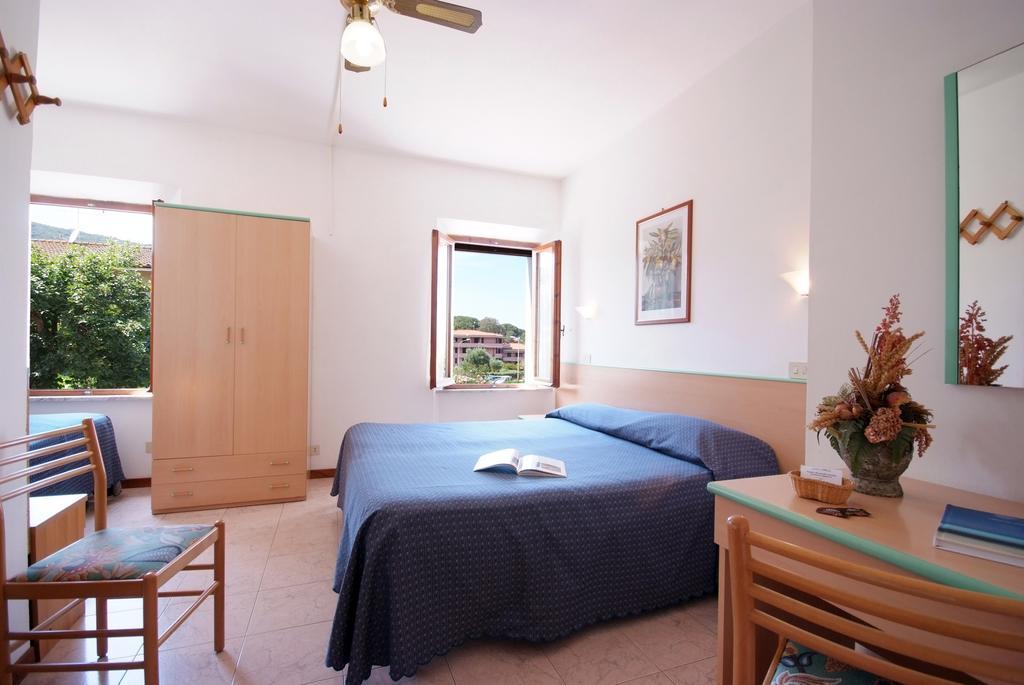 Hotel Anselmi Марчана Марина Екстериор снимка