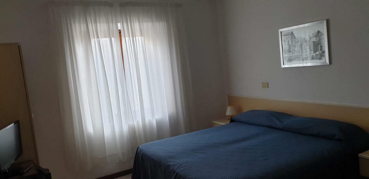 Hotel Anselmi Марчана Марина Екстериор снимка